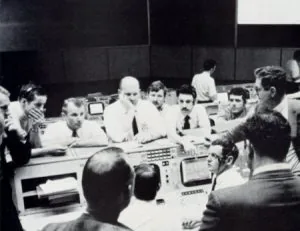 Foto reunião executiva departamento de finanças profissionais discussão coordenação colaborativa