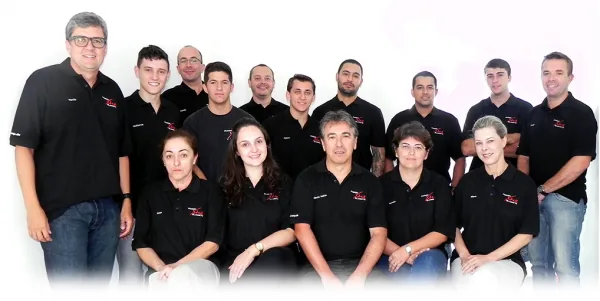 Equipe Dugraf uniforme camisetas planejado x realizado controle financeiro