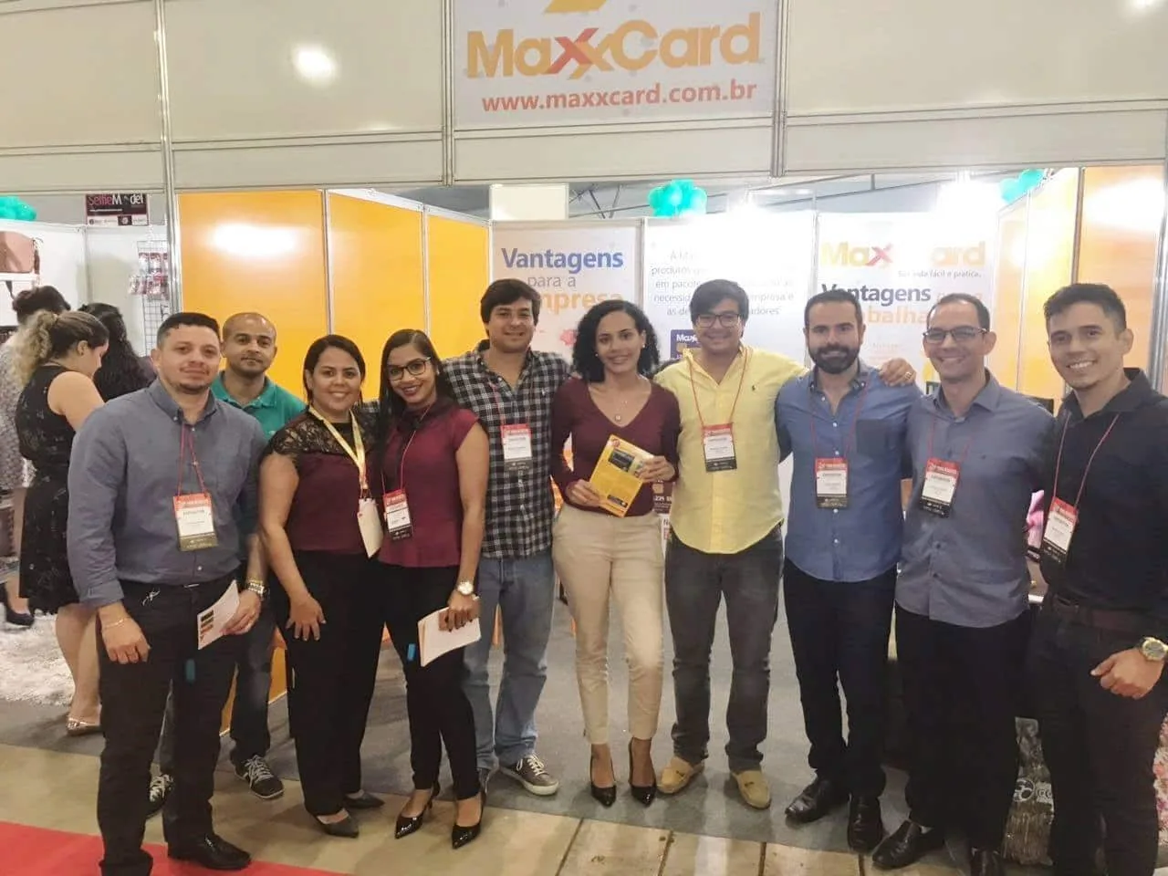 Logotipo cartão Maxxcard ouro branco BPO de controladoria serviços
