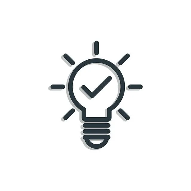 Ícone de lâmpada com checkmark representando ideias aprovadas para private equity e venture capital